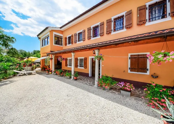 Karolina By Interhome Opric